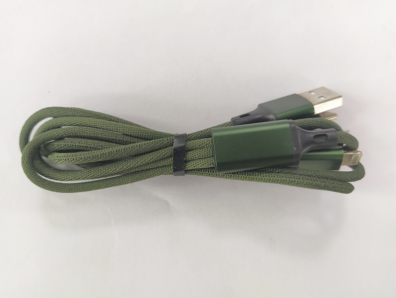 這款一拖三數(shù)據(jù)線(xiàn)可以解決你出門(mén)攜帶多條數(shù)據(jù)線(xiàn)的局面